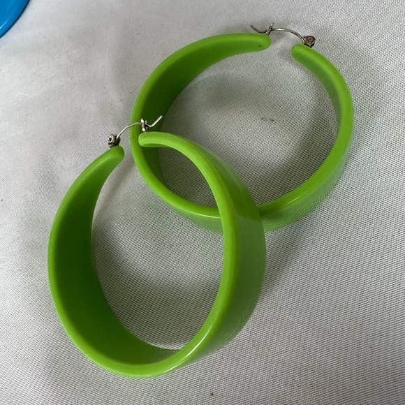 4 colorful pairs of funky fun large earrings - Picture 3 of 6